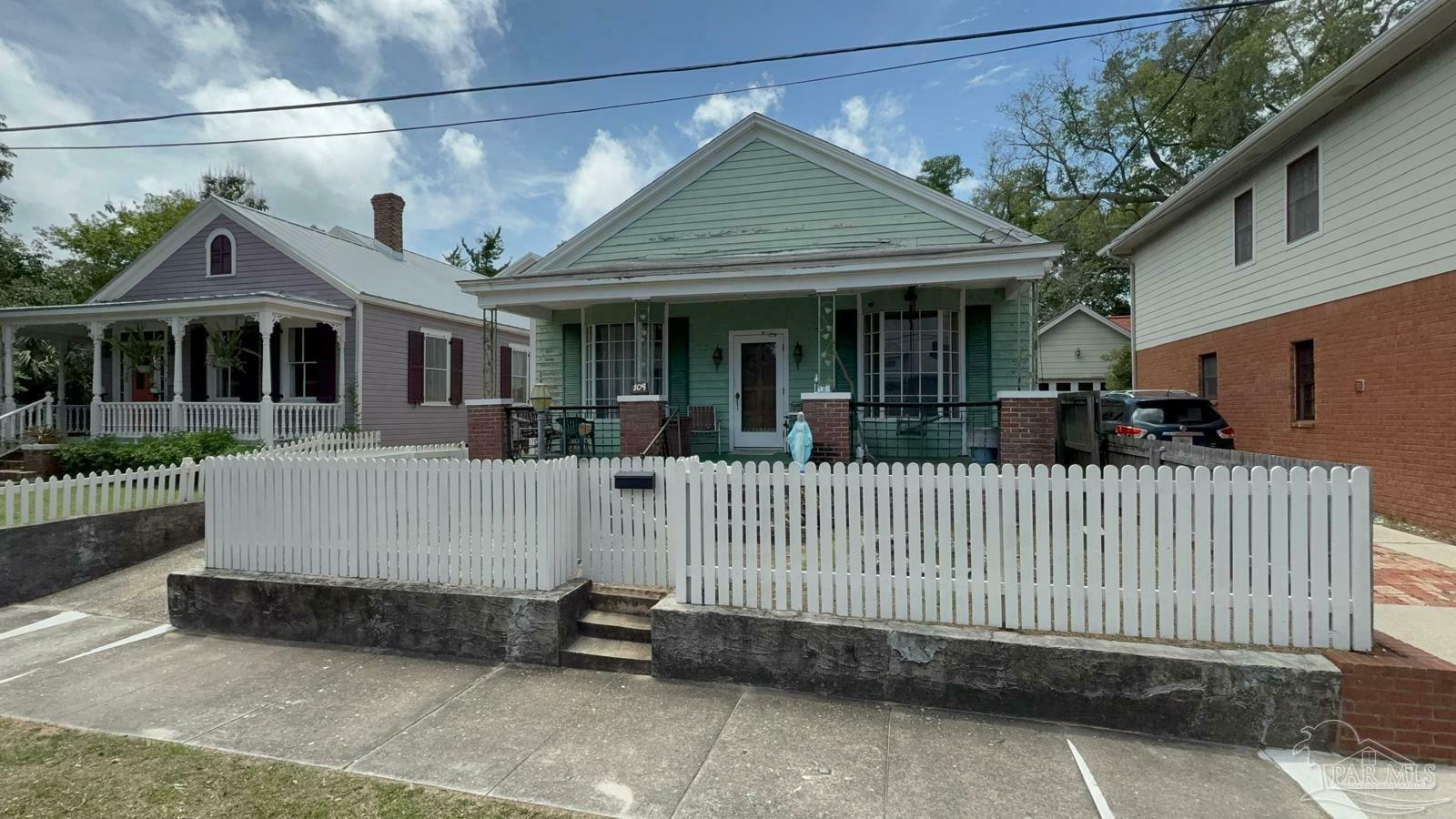 109 S Florida Blanca St — photo