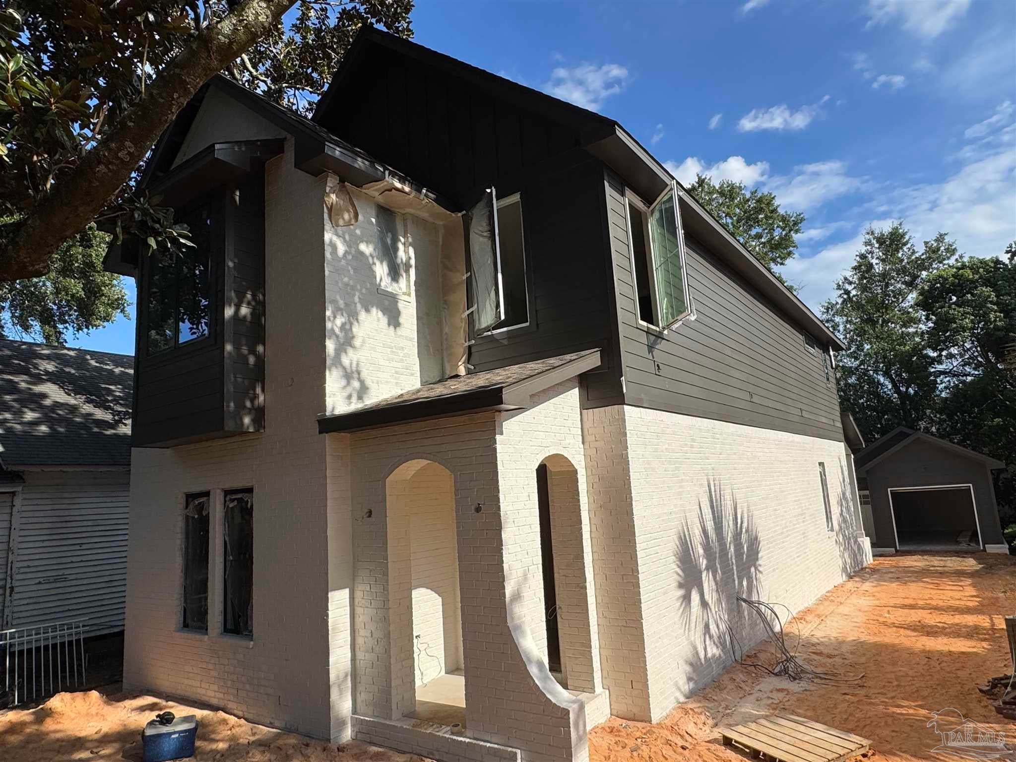 917 E Moreno St — photo