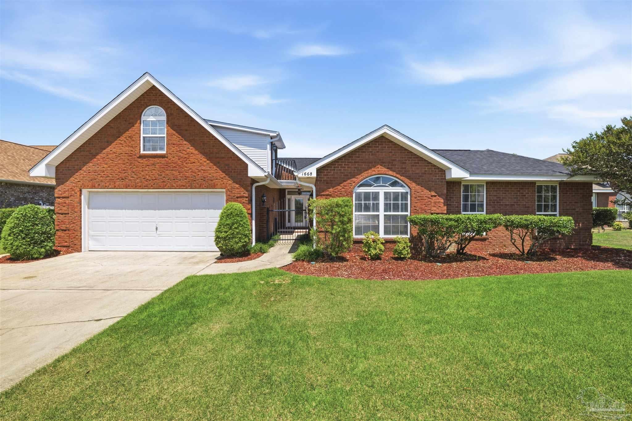 1668 Woodlawn Way — photo