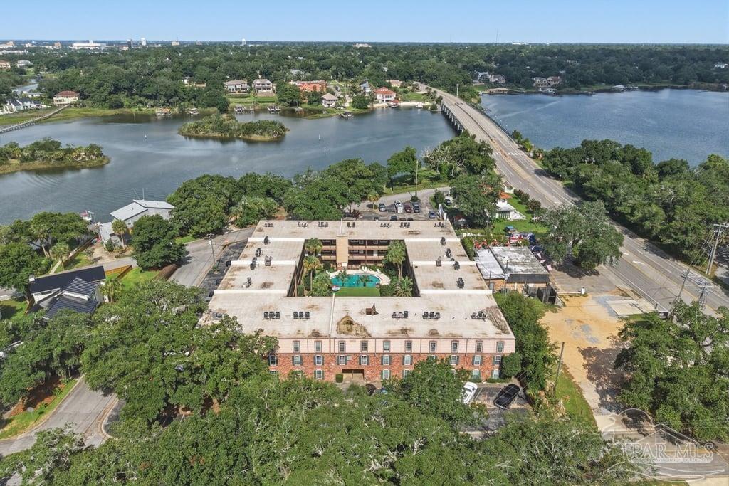 300 Bayou Blvd 123 — photo