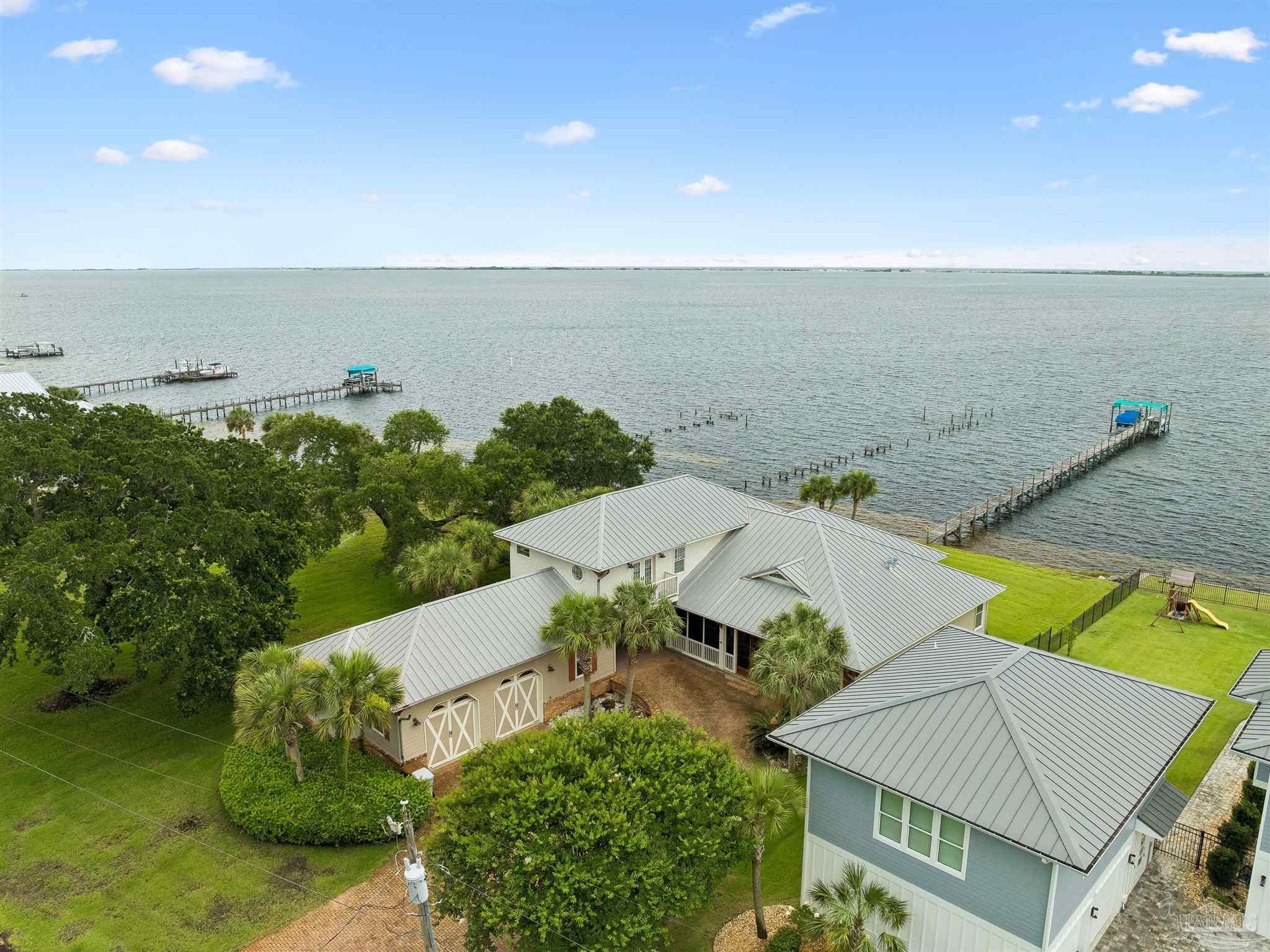3361 Edgewater Dr — photo