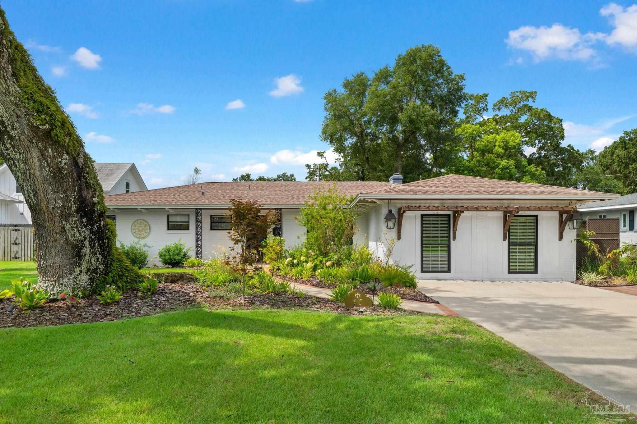 17 Lakeside Dr — photo