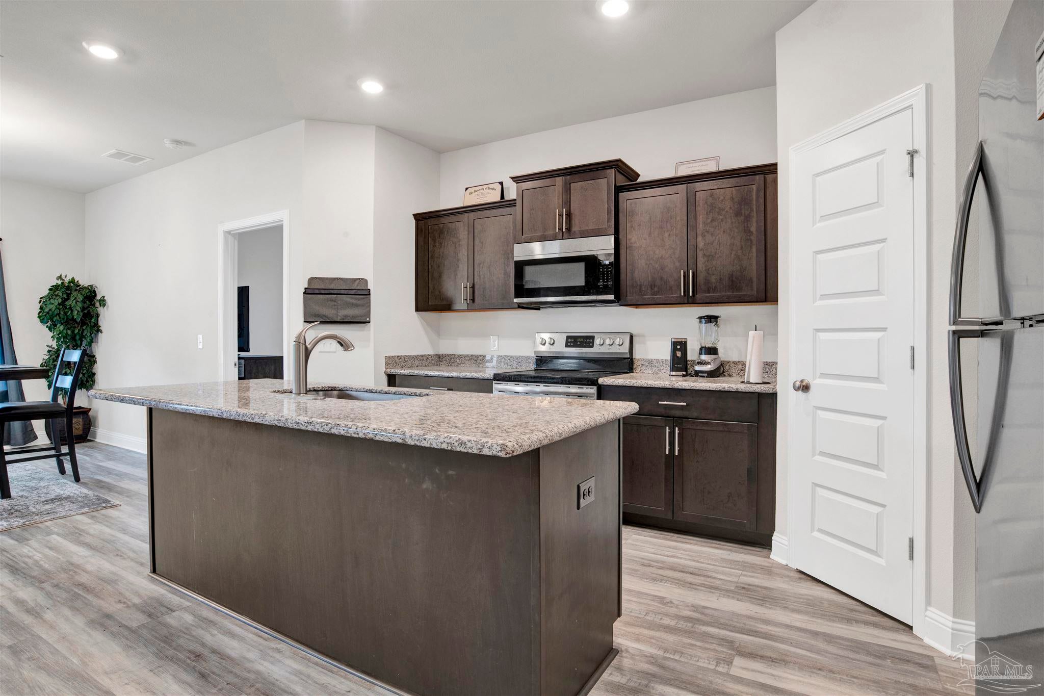 1641 Slate Dr — photo