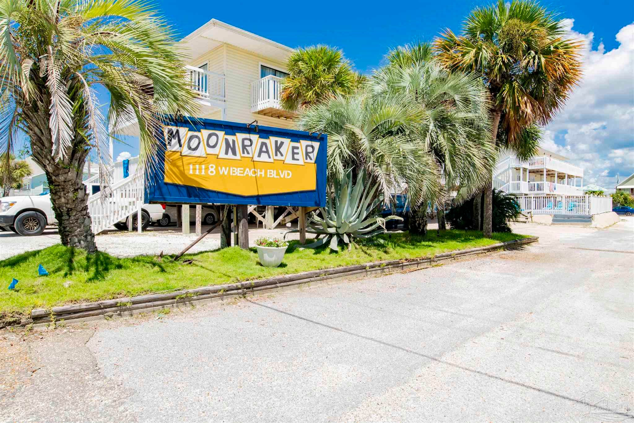 1118 W Beach Blvd — photo