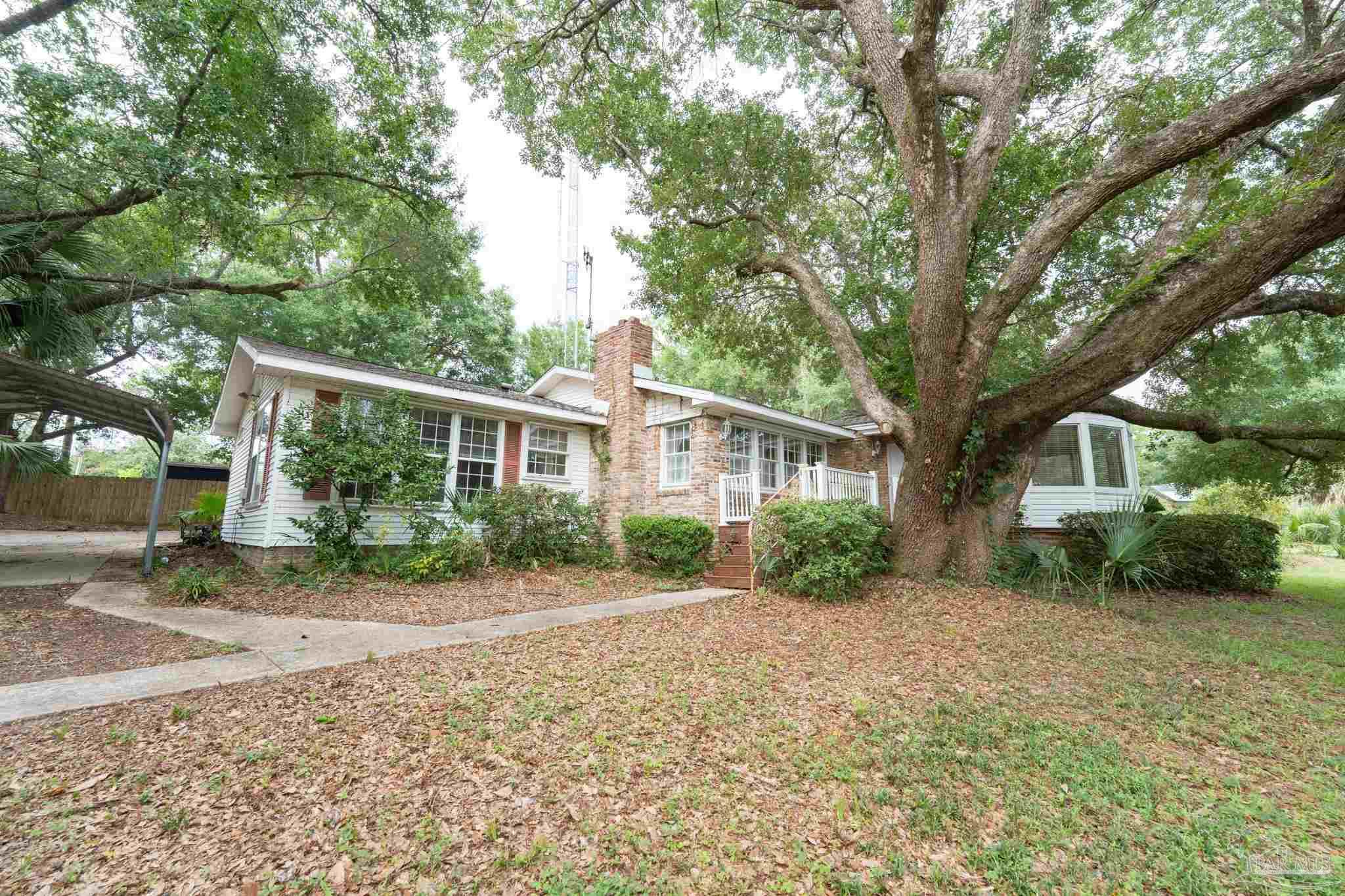 2570 Bayou Blvd — photo