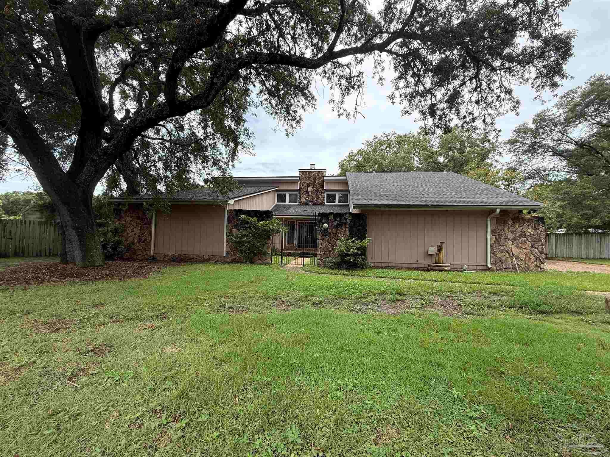 365 Arabian Dr — photo