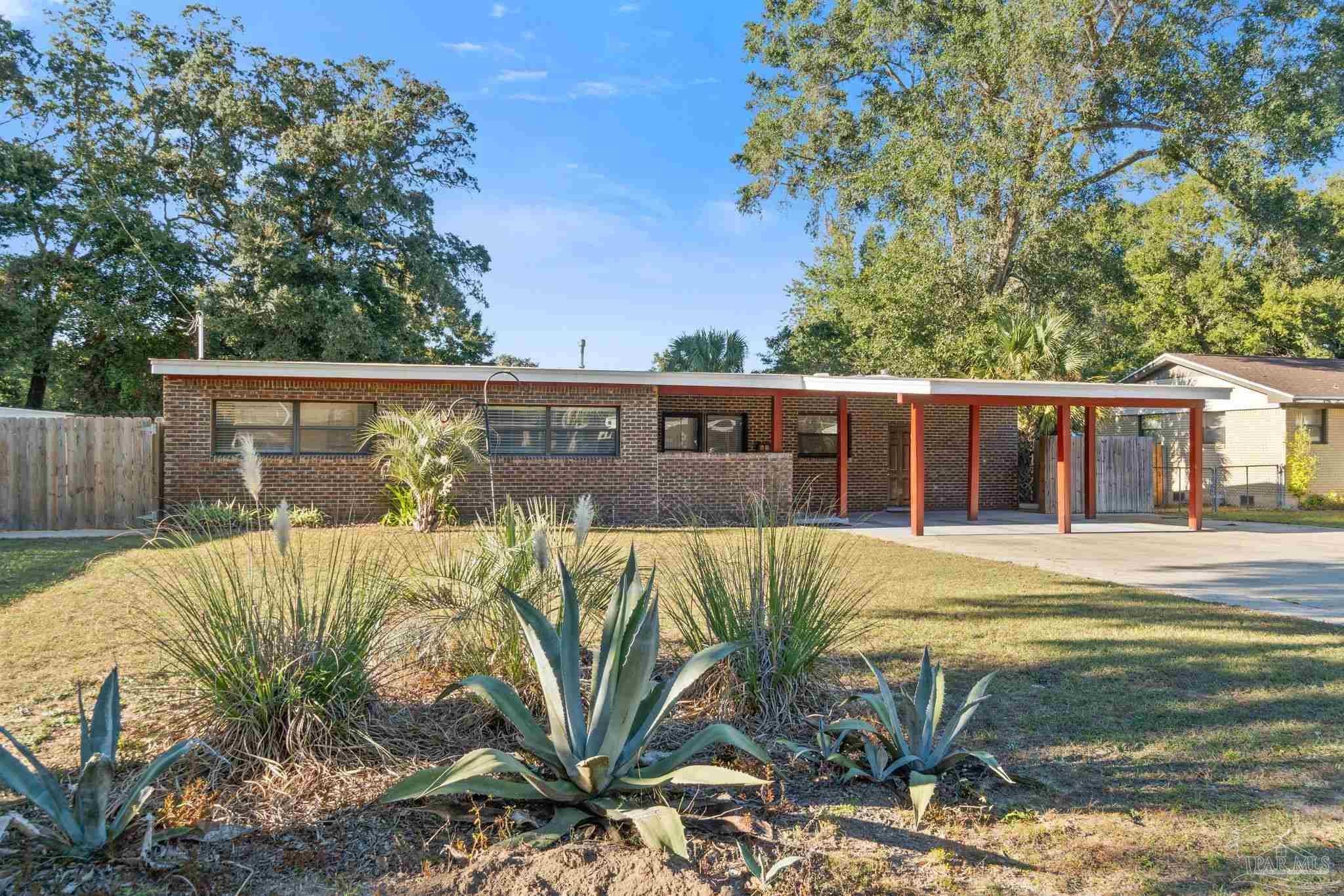 632 Berkley Dr — photo