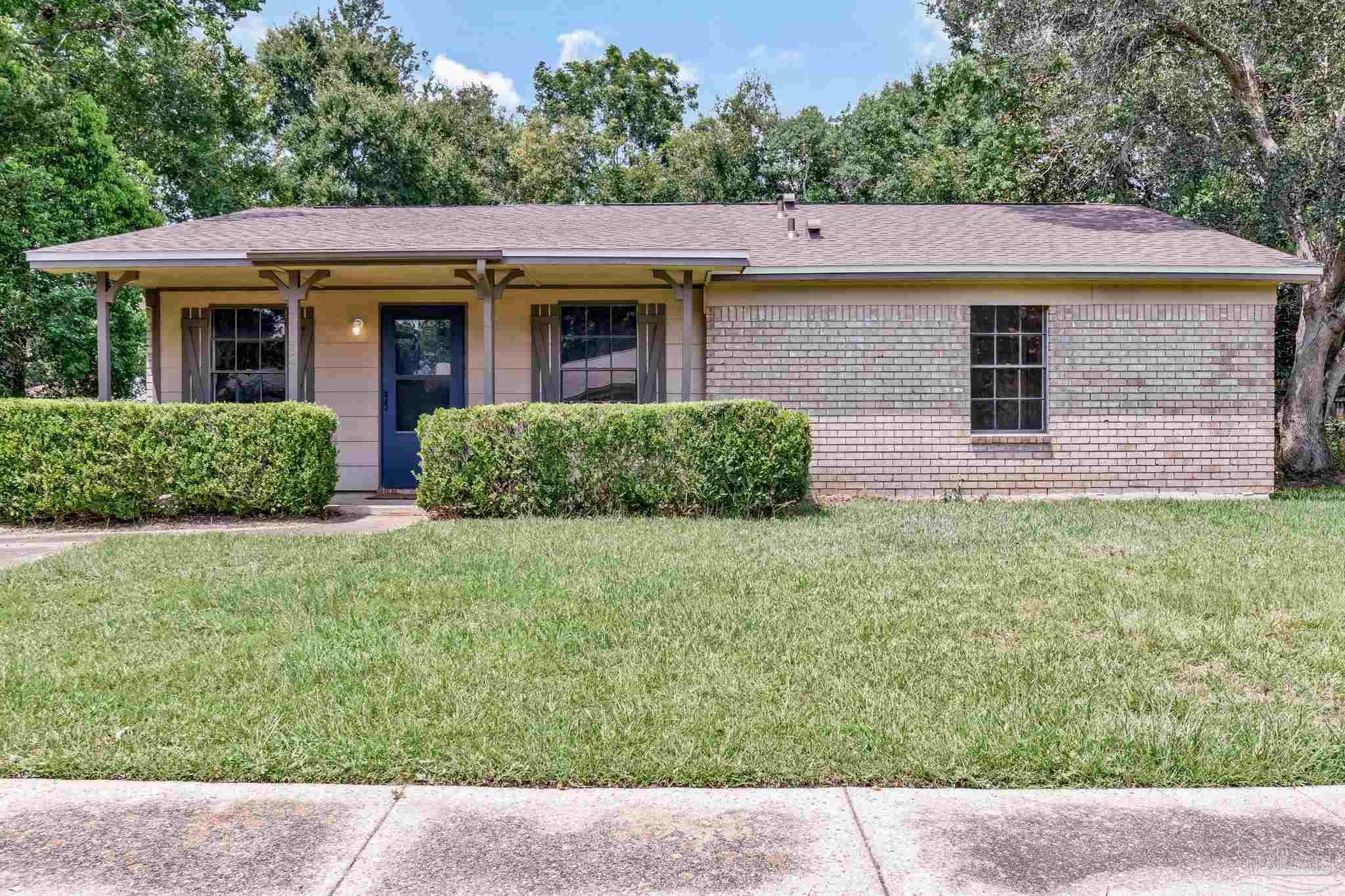 7952 Dartmoor Cir — photo