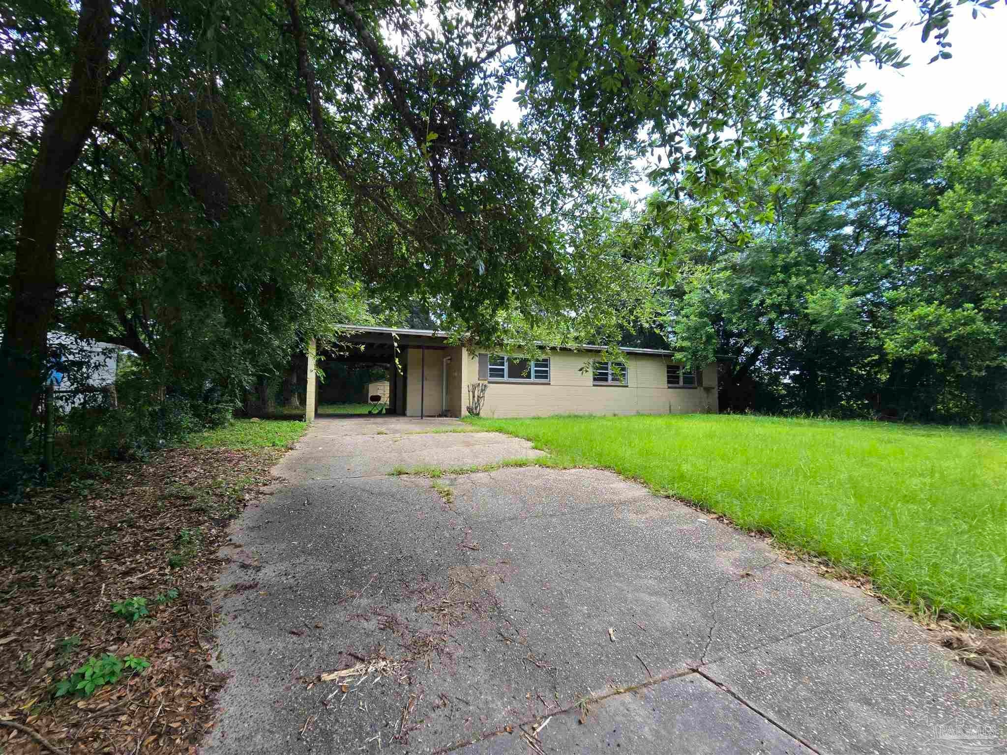 102 Emerald Ave — photo