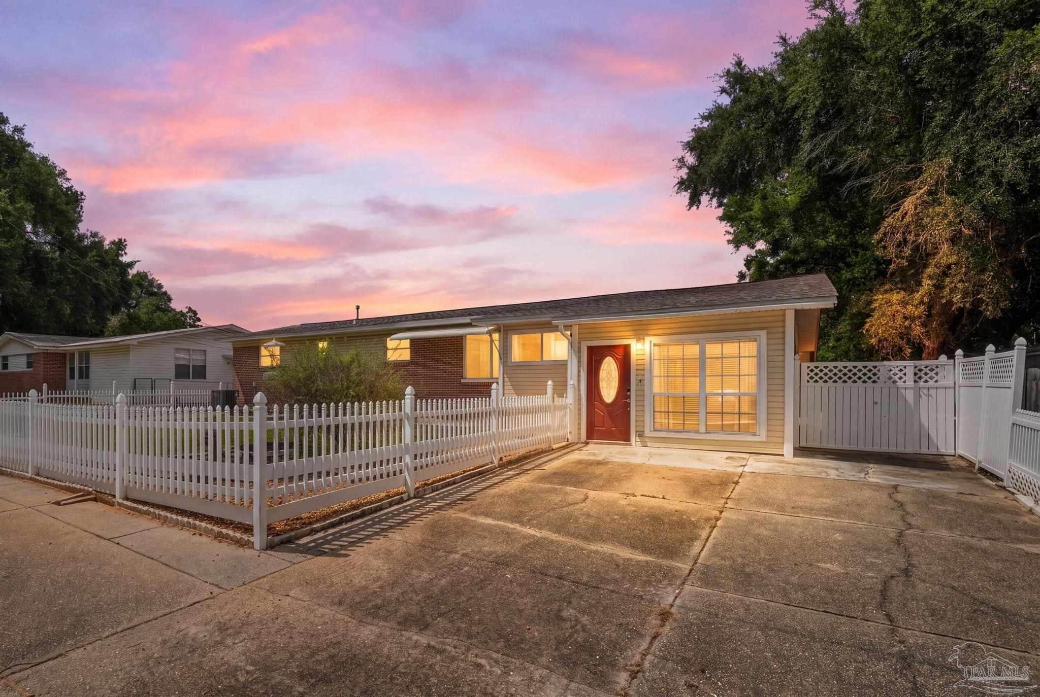 1207 Suburban Dr — photo