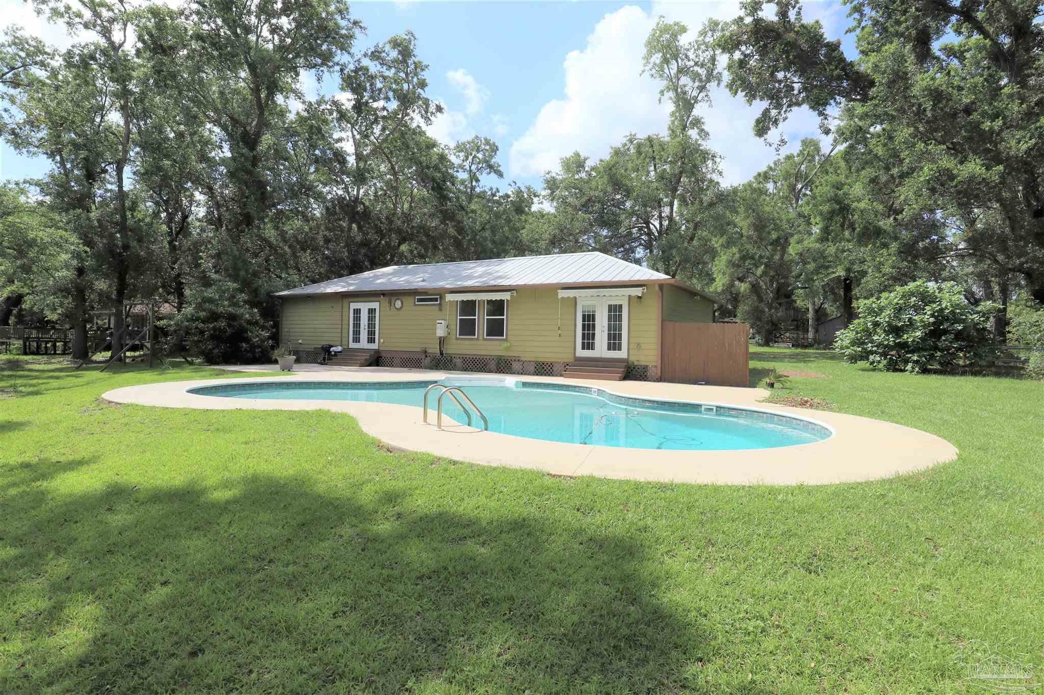 1381 W Roberts Rd — photo