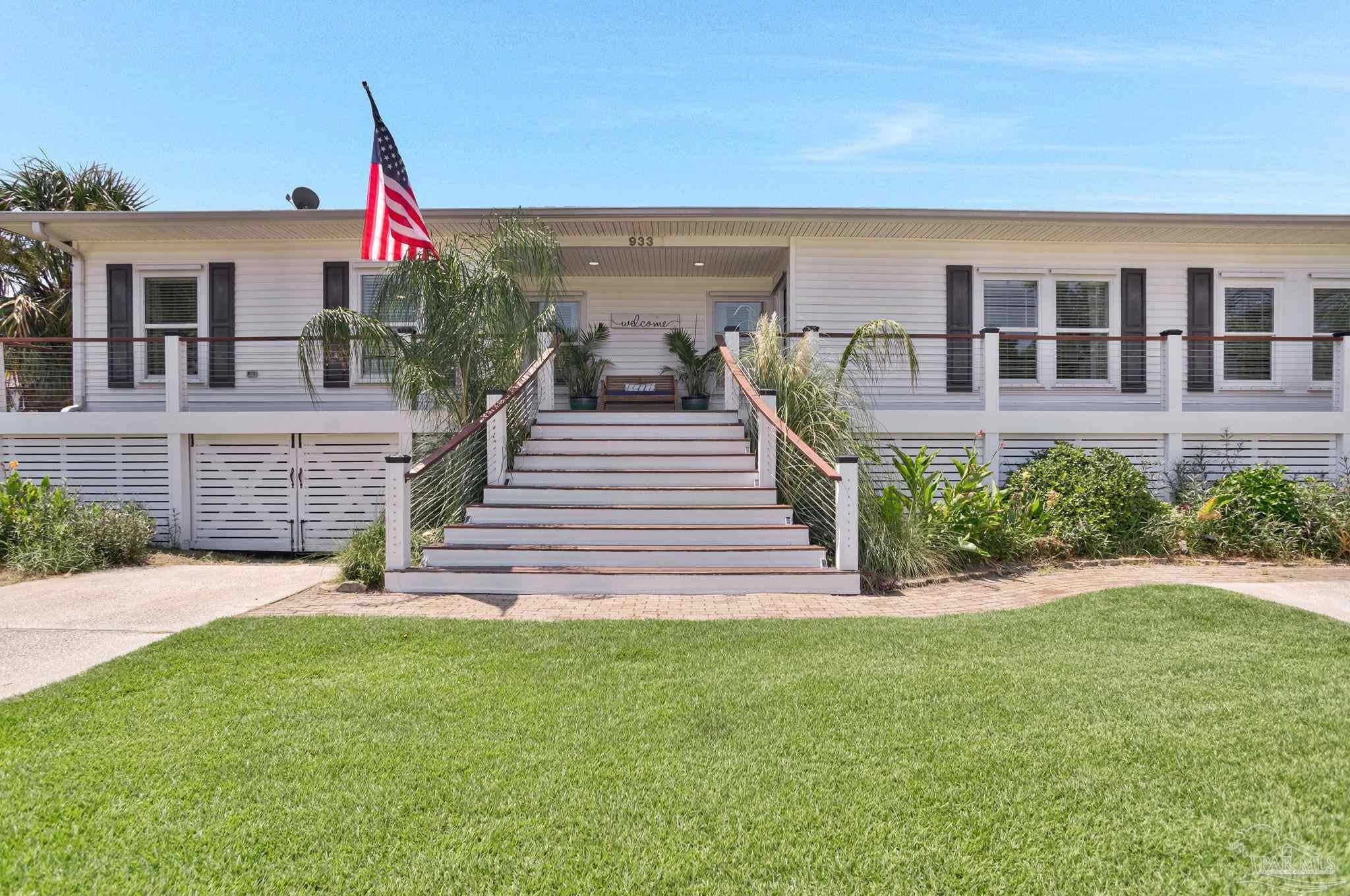 933 Coronado Dr — photo