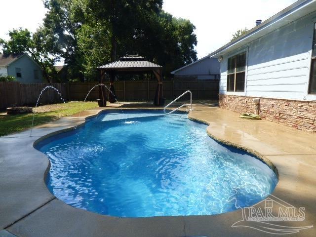 7466 Northpointe Blvd — photo