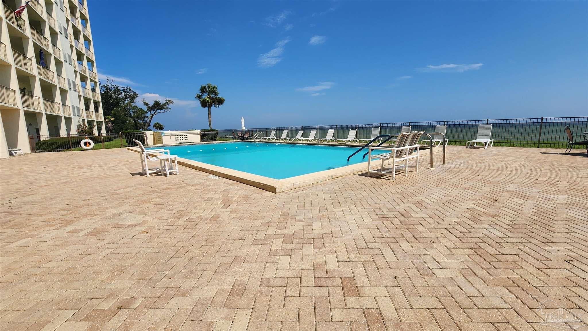 615 Bayshore Dr 902 — photo