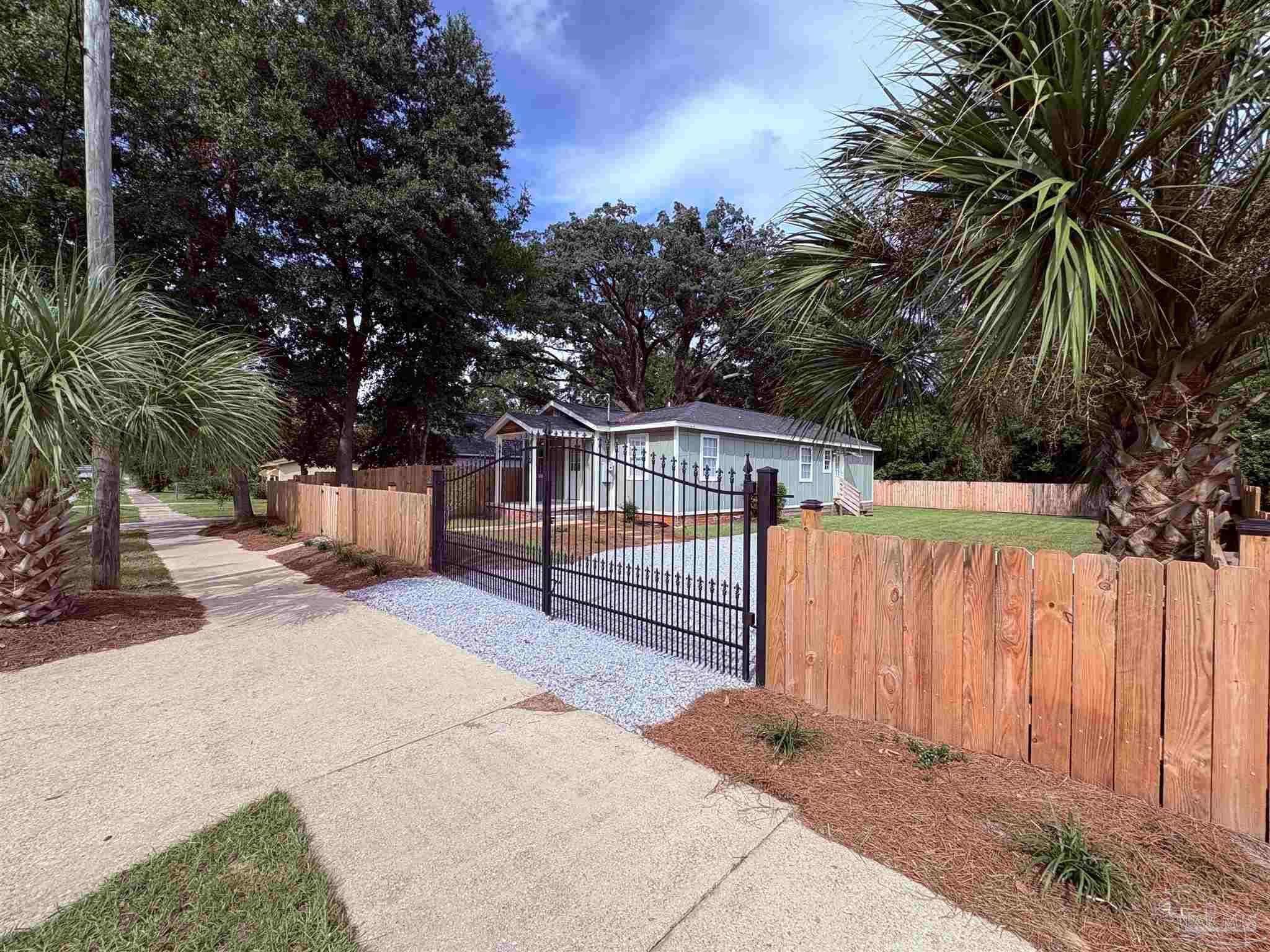 1212 N E St — photo