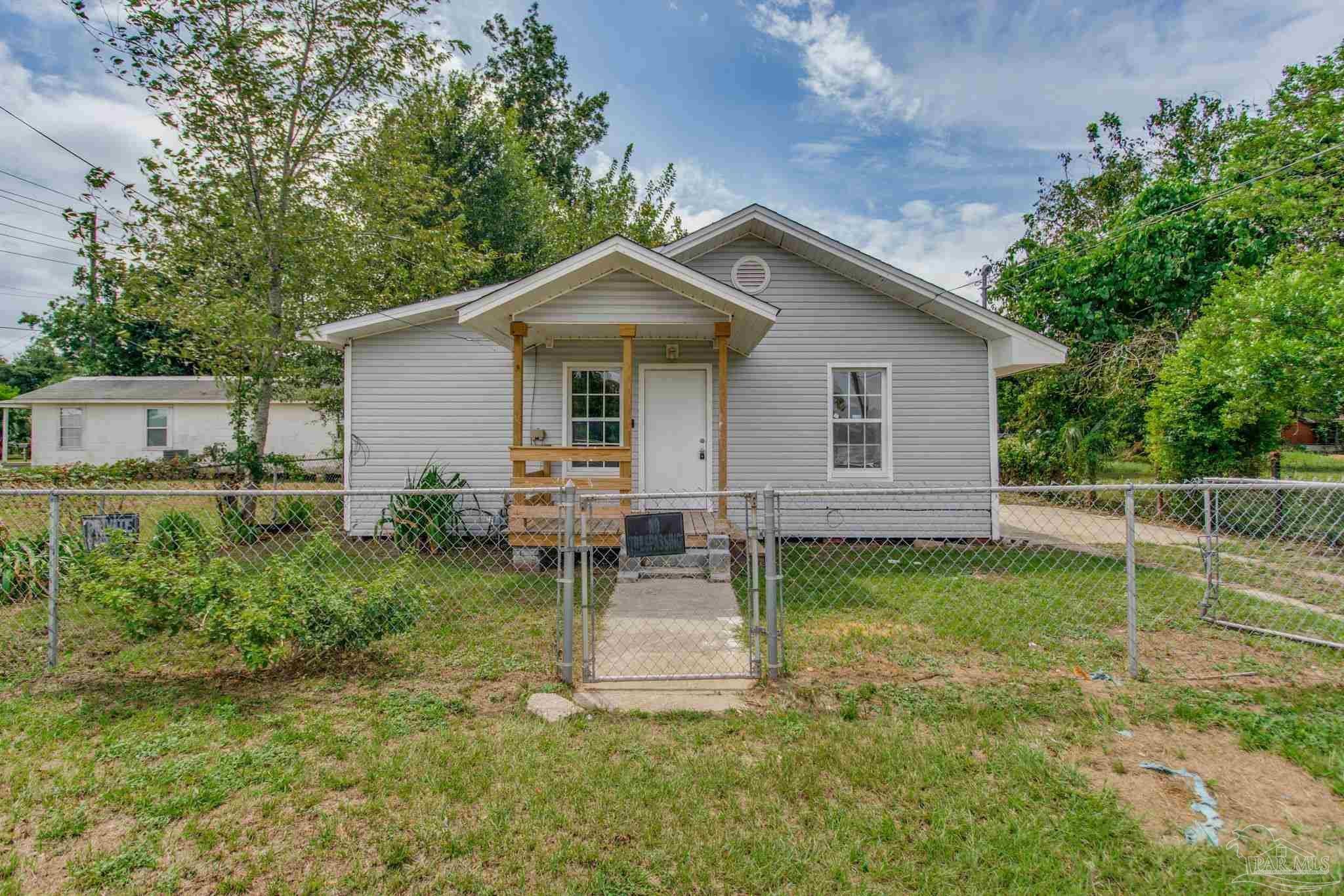 2303 W Brainerd St — photo