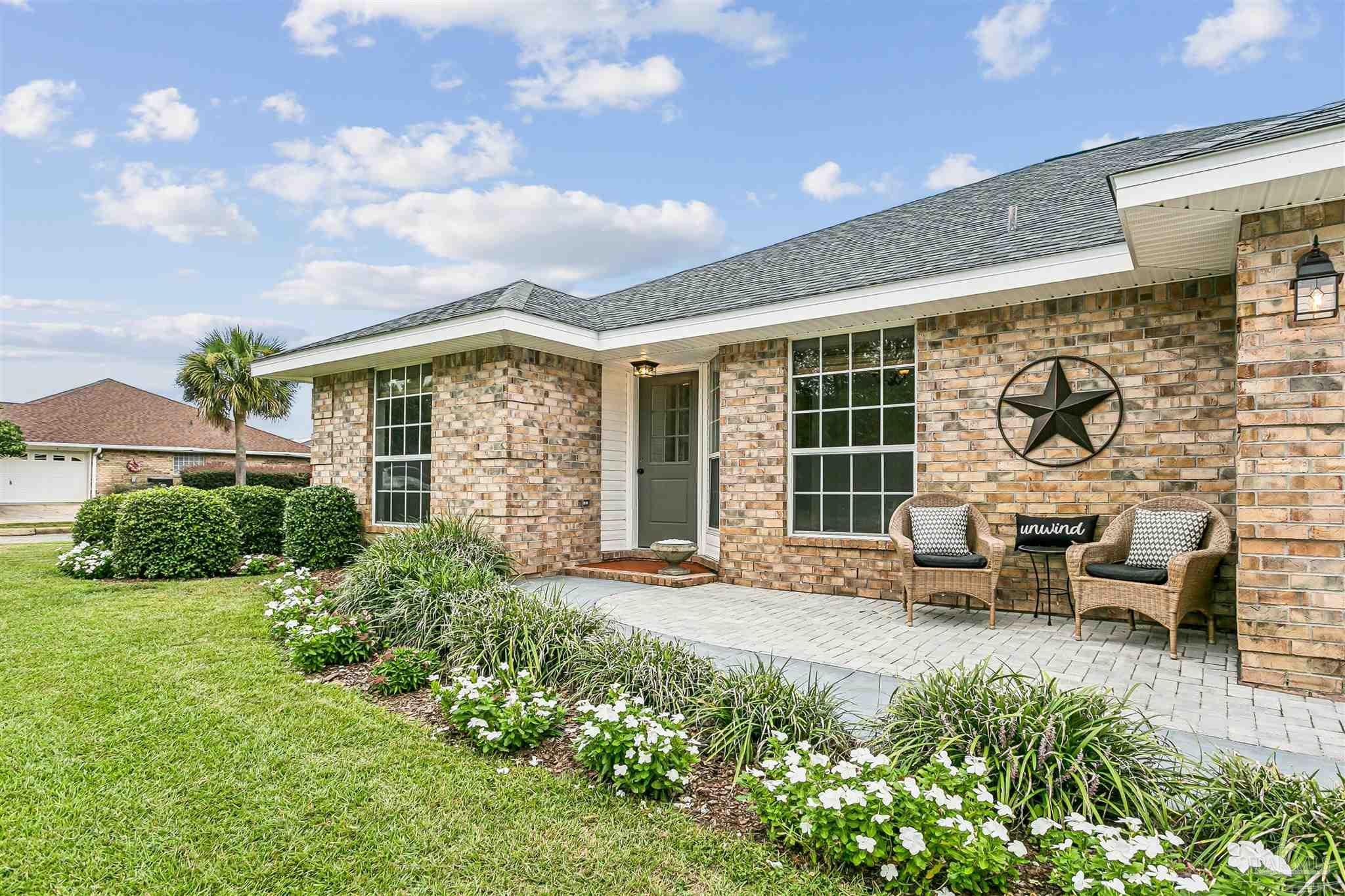 1329 Connemara Cir — photo