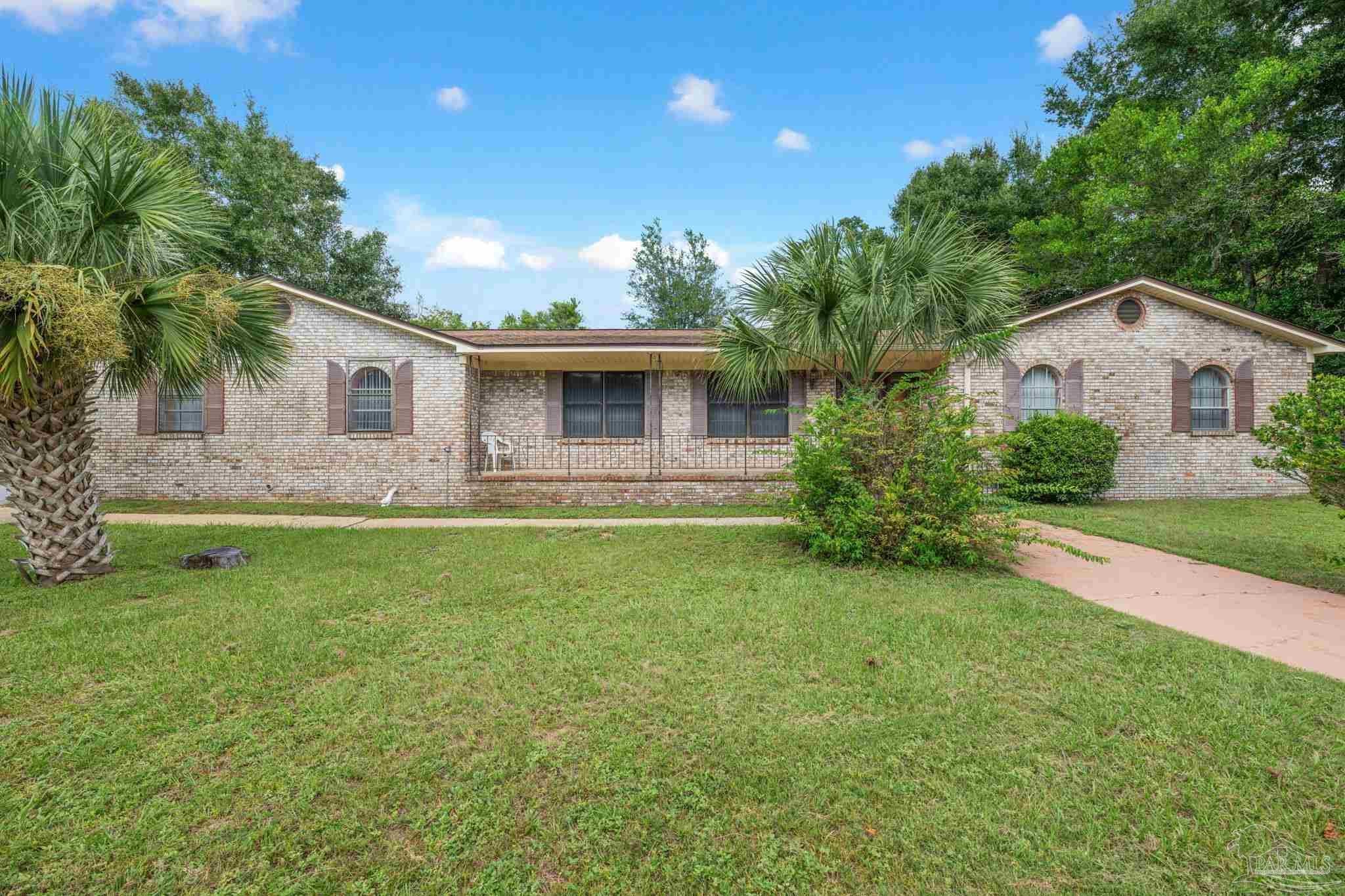 2780 Bayou Blvd — photo