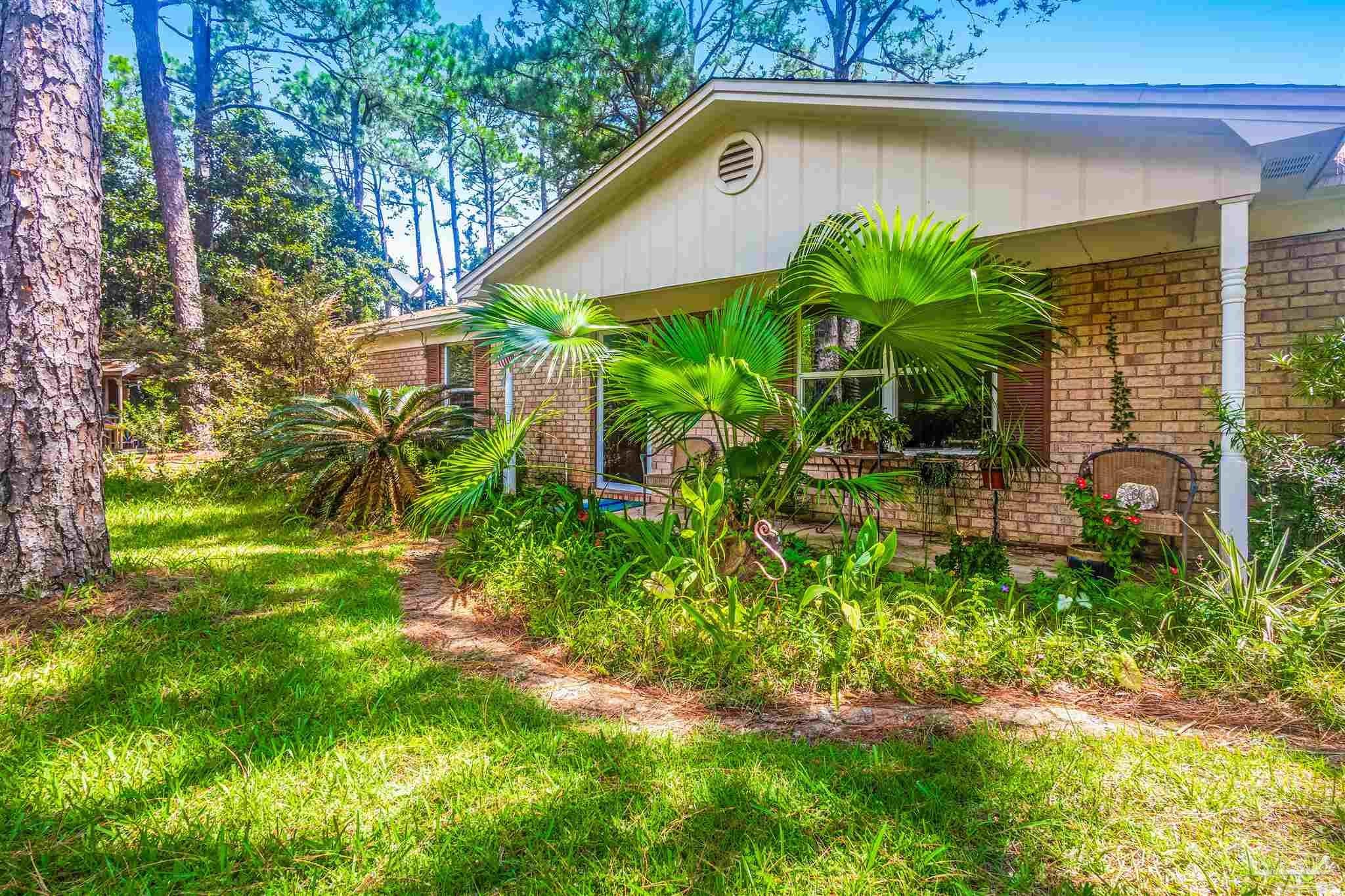 1370 Bayshore Ct — photo
