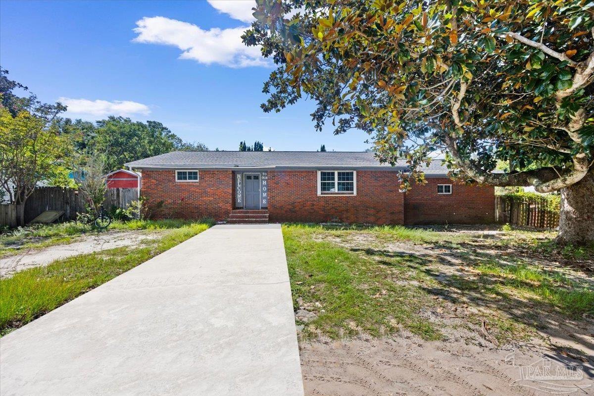 1695 Beechwood Dr — photo