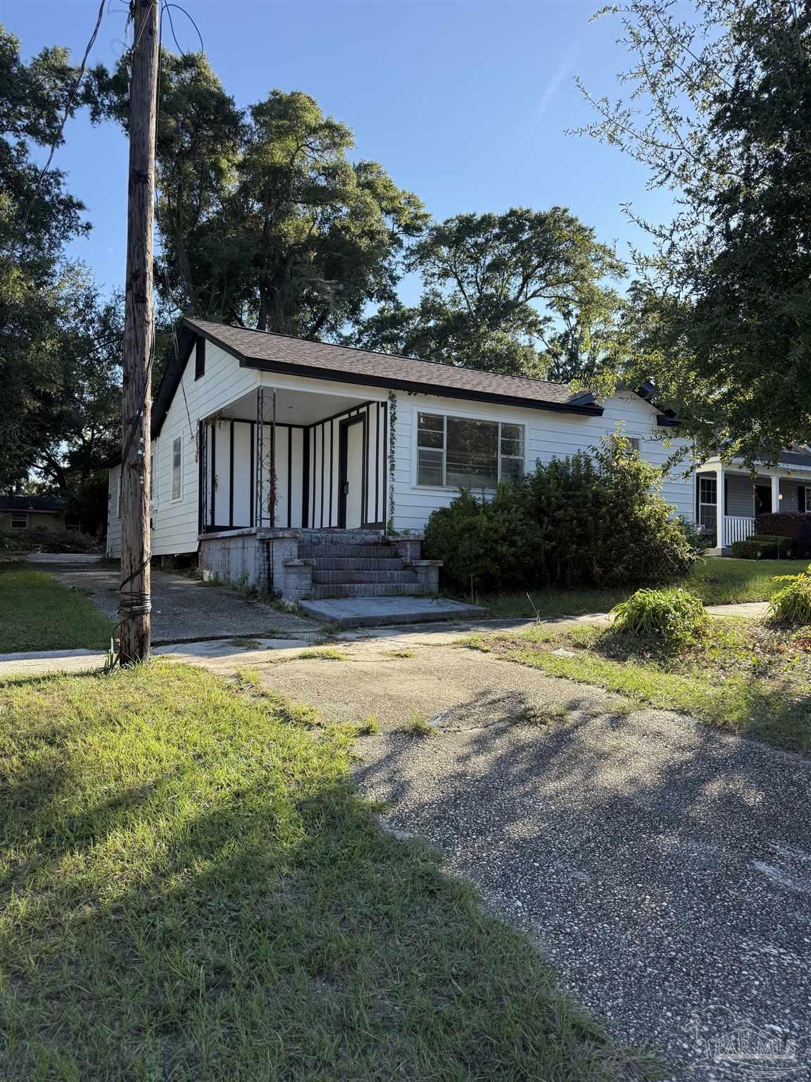 1111 W Lloyd St — photo