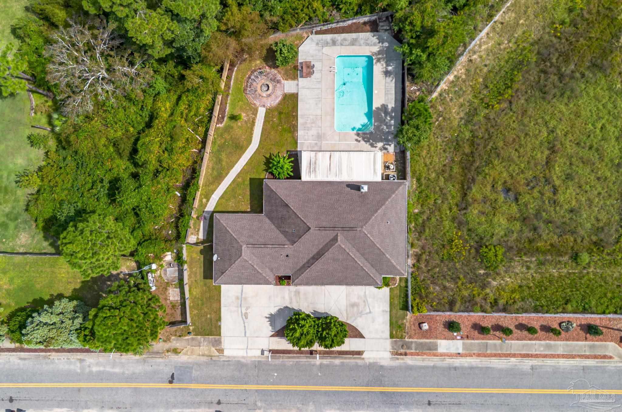 1570 Woodlawn Way — photo