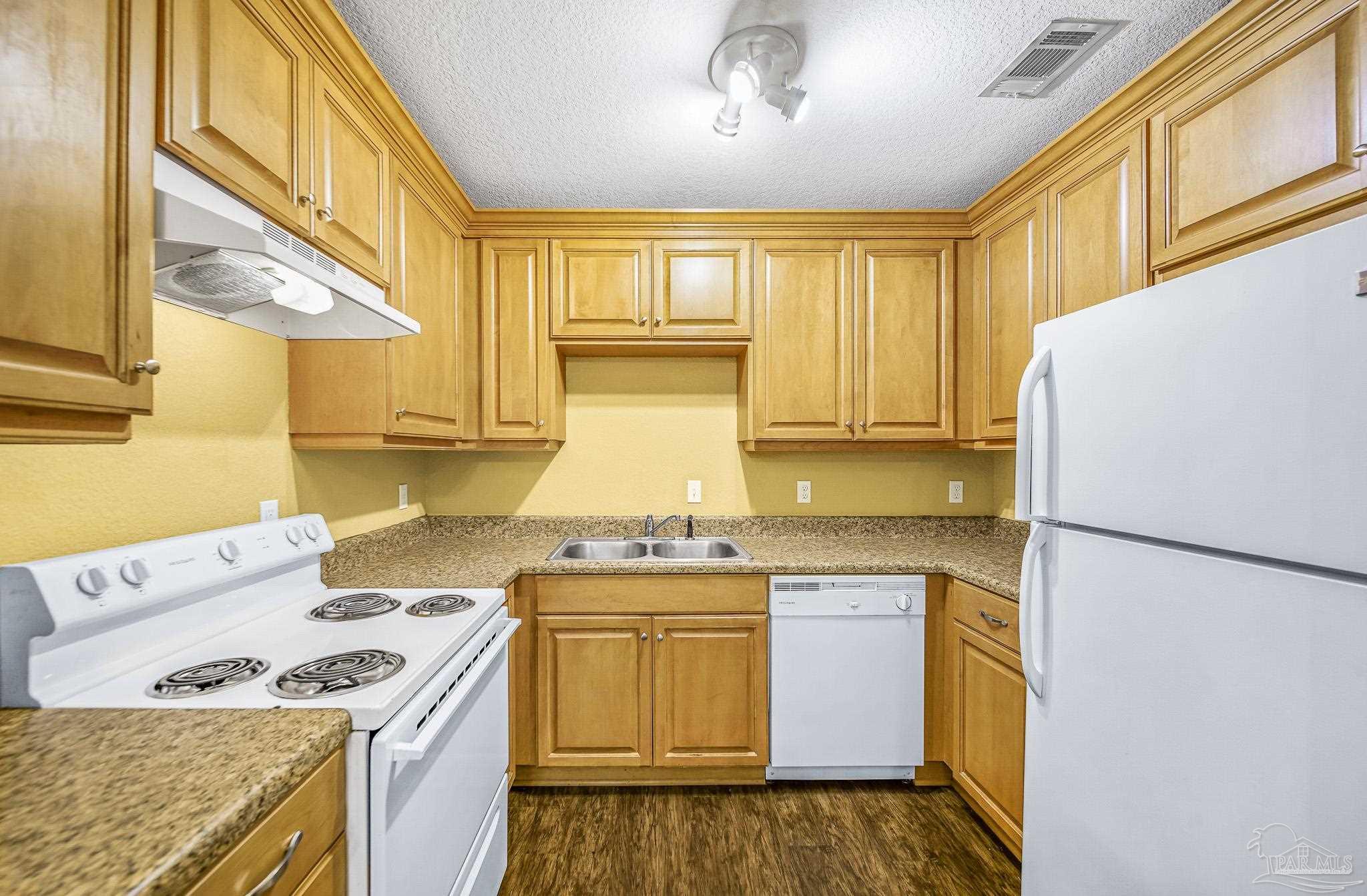 7071 Lake Joanne Dr — photo