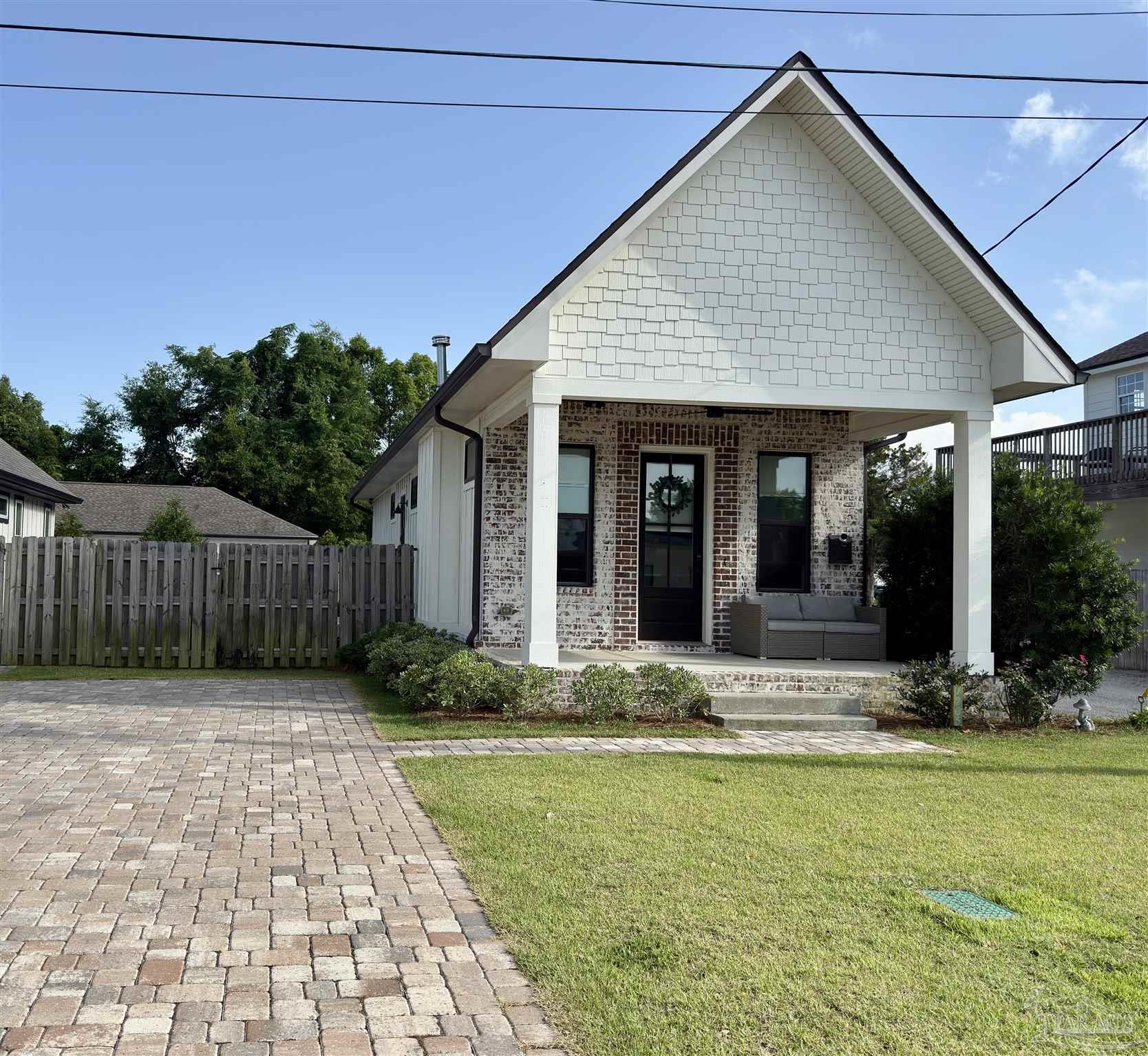 1205 E Scott St — photo
