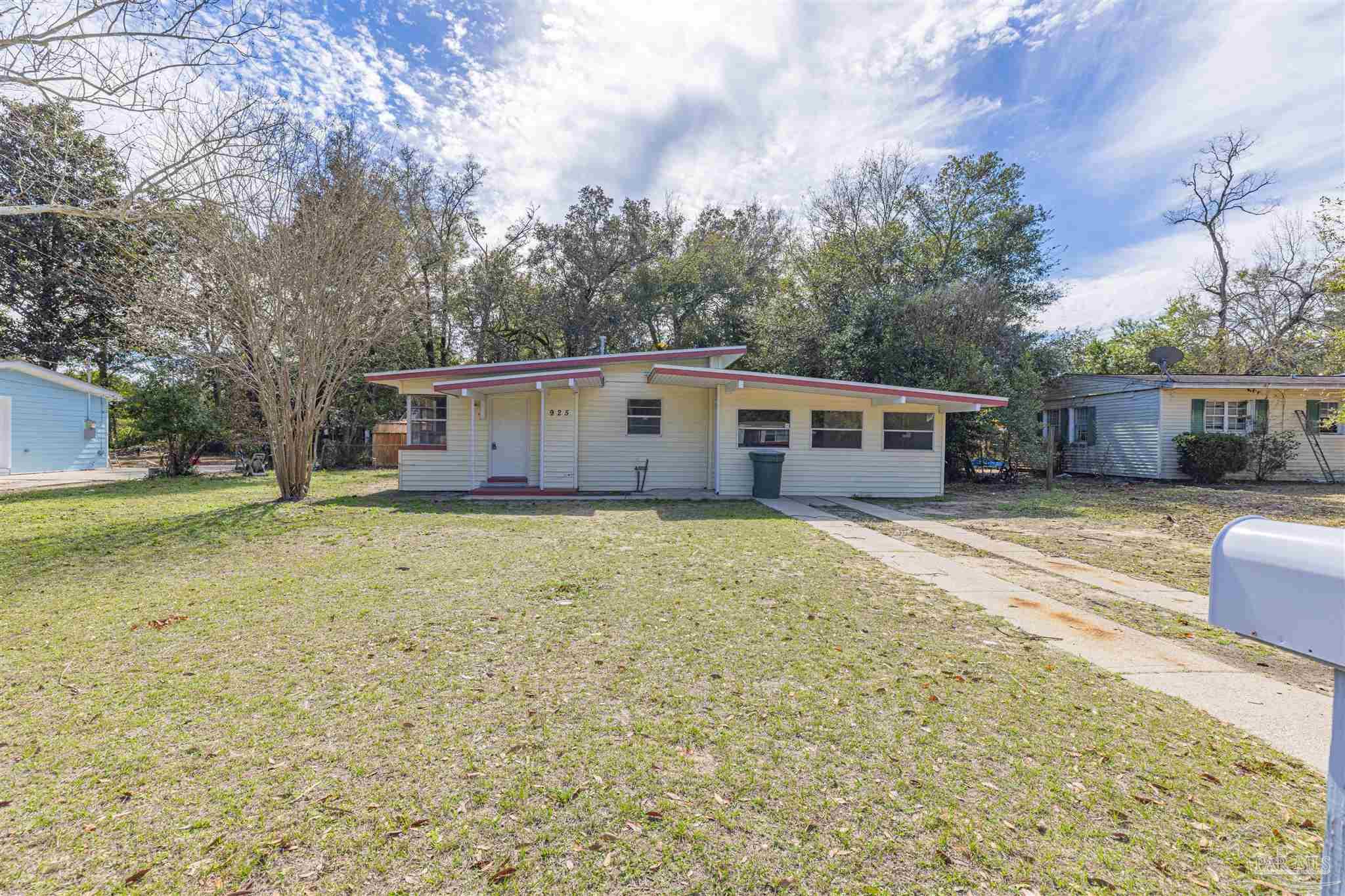 925 S Madison Dr — photo
