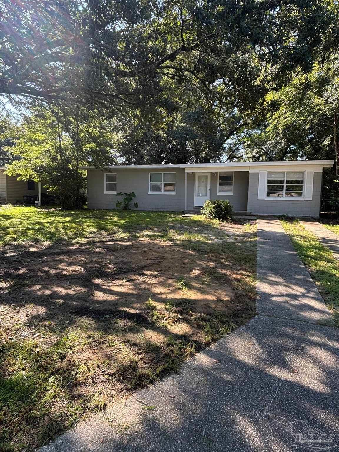 909 Cranbrook Ave — photo