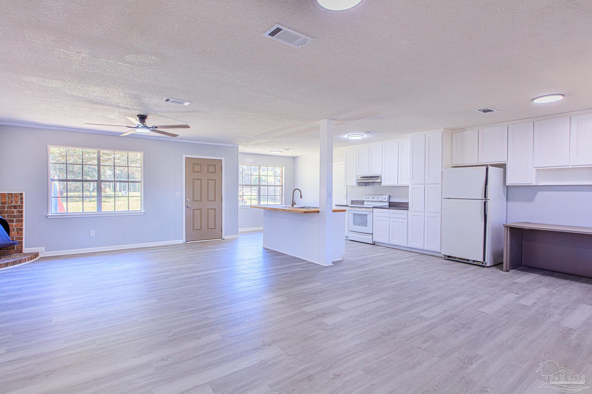 1010 New Haven Dr — photo