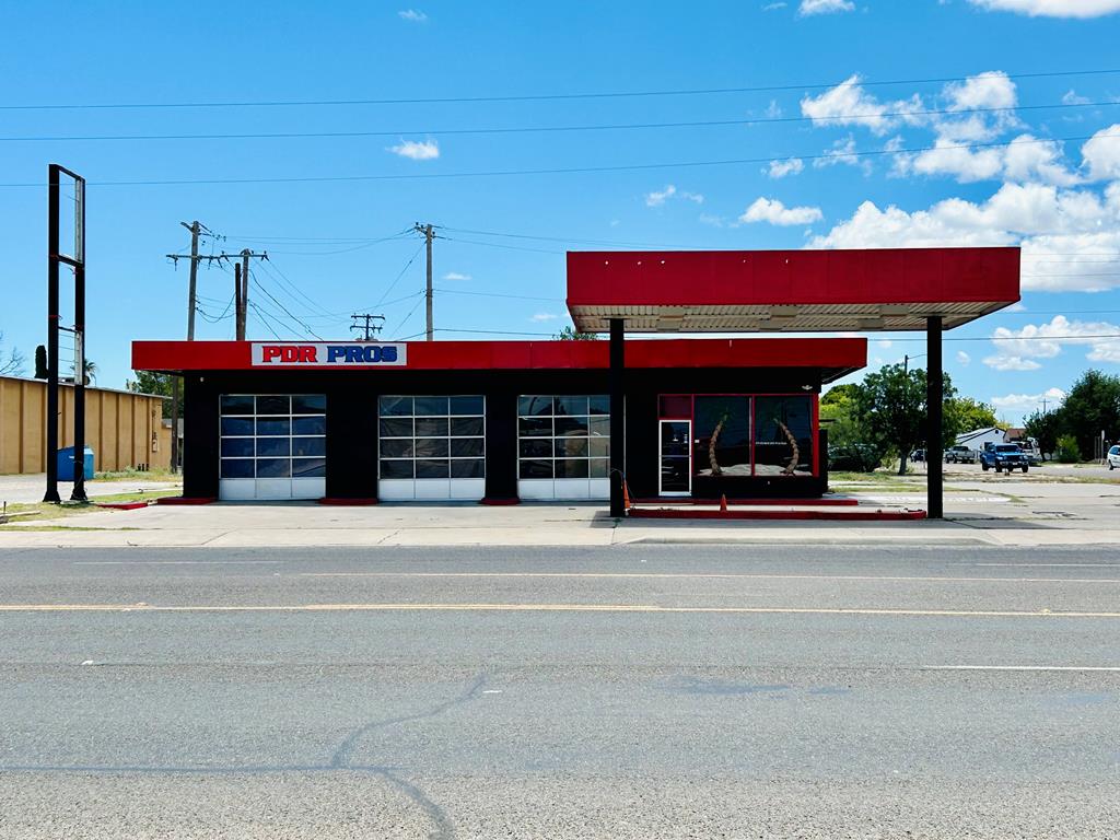 1009 W Dickinson — photo