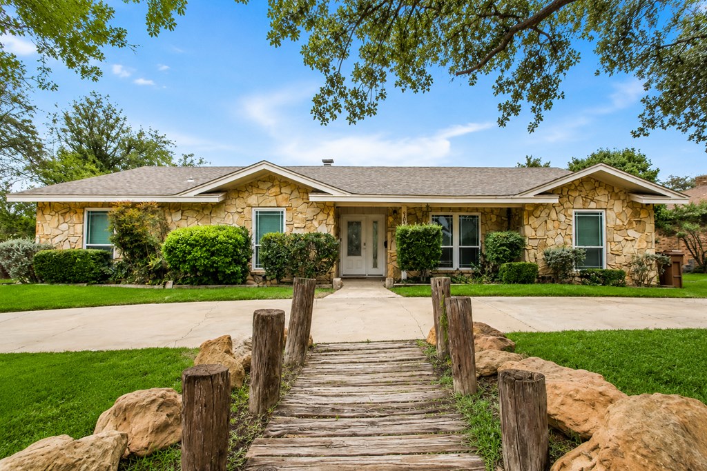 707 Avondale, Big Spring, TX 79720 — photo 2