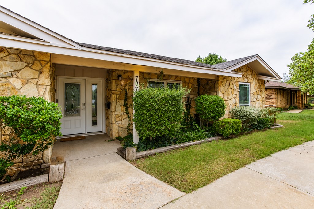 707 Avondale, Big Spring, TX 79720 — photo 3