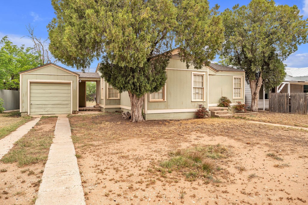 1405 E 11th Place, Big Spring, TX 79720 — photo 2