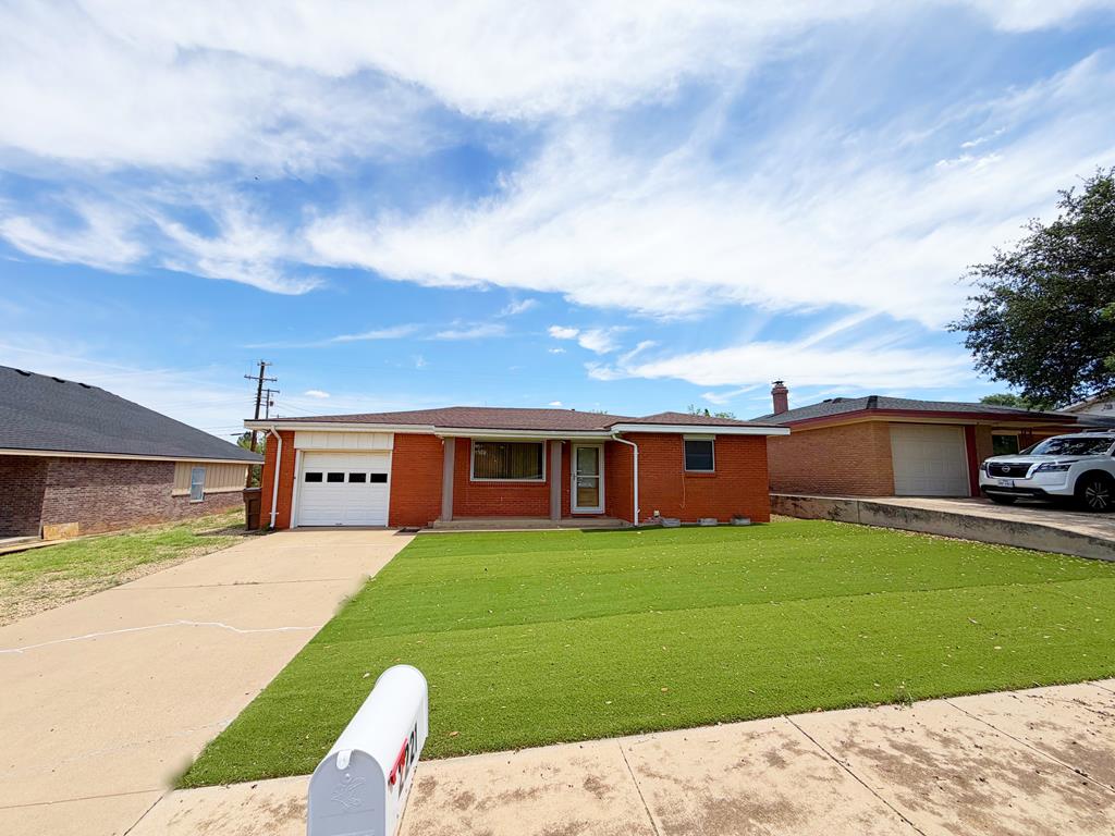 2221 Lynn Ave — photo
