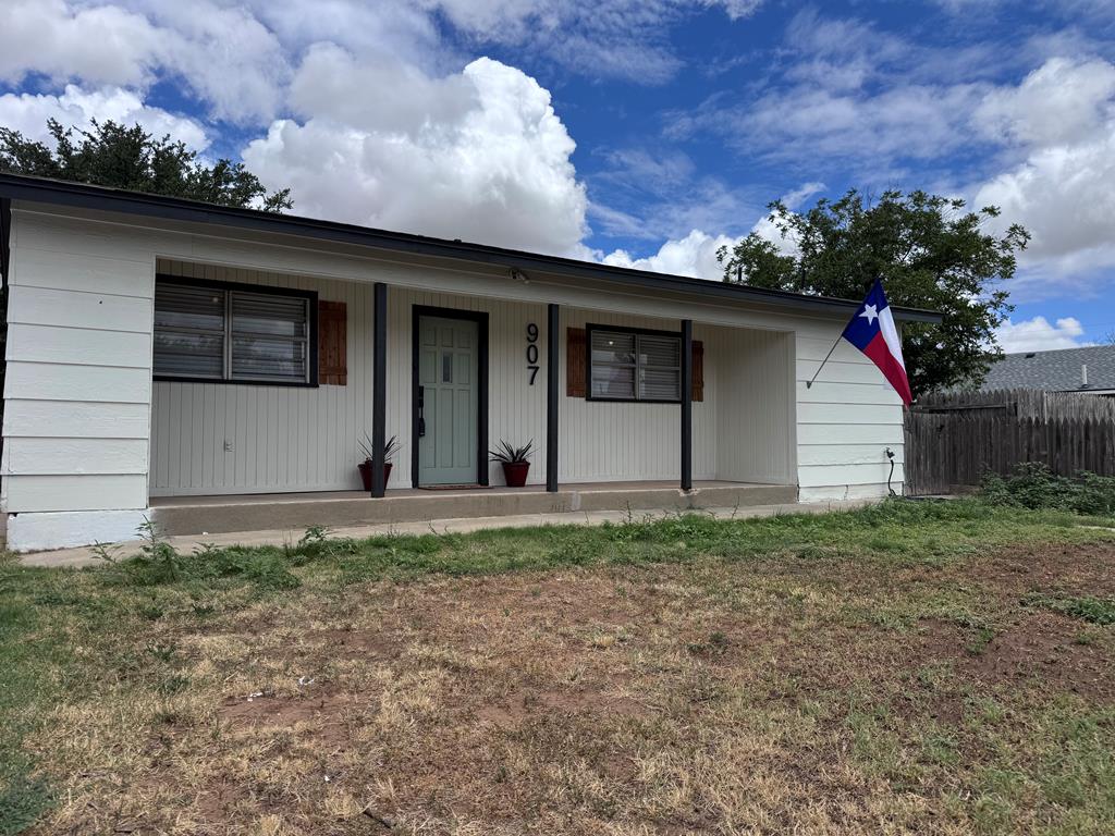 907 E 15th Street, Big Spring, TX 79720 — photo 2