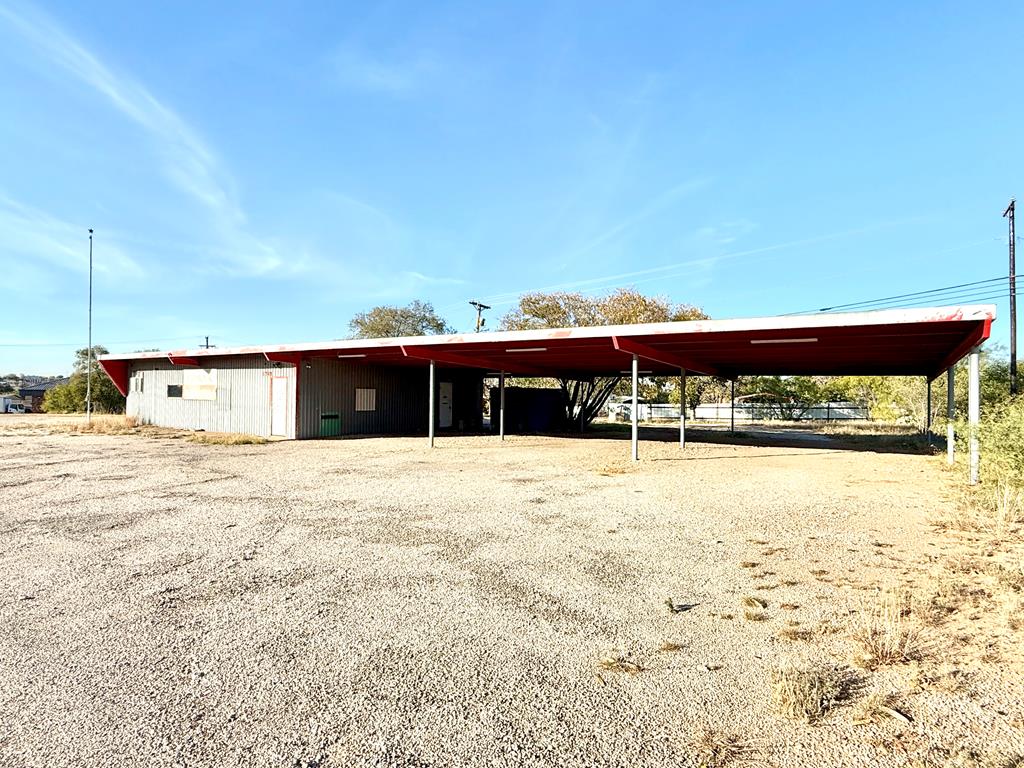 1709 E Coliseum Dr — photo