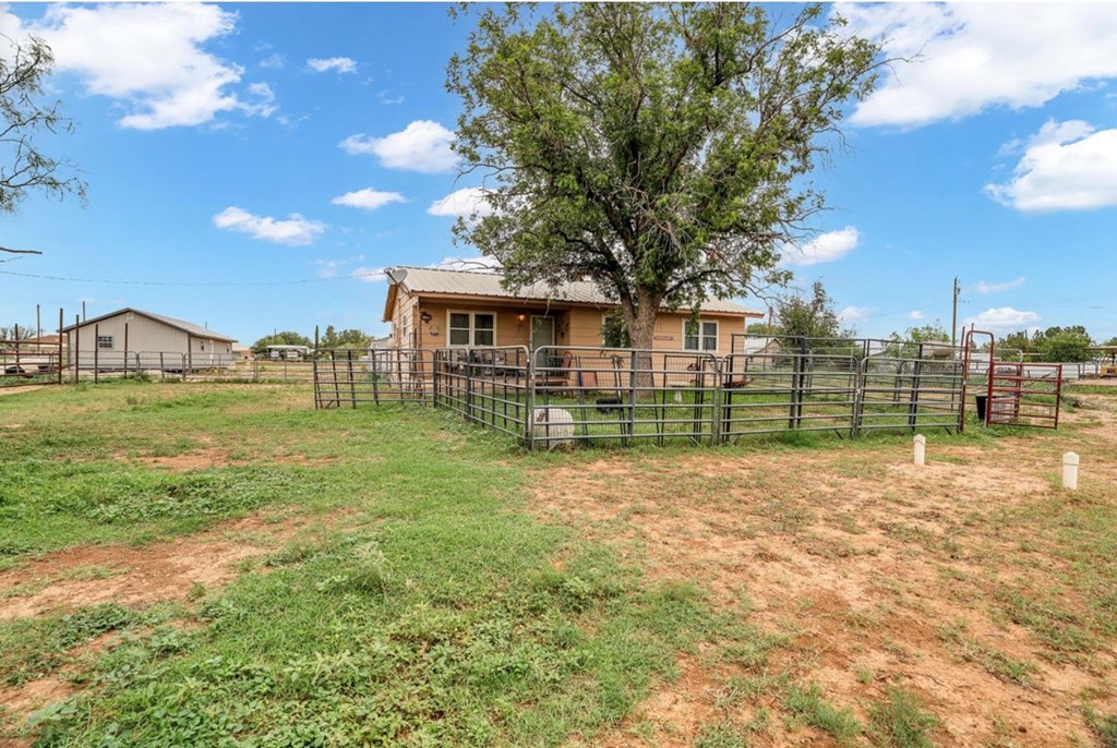 203 E Bird, Westbrook, TX 79565 — photo 3