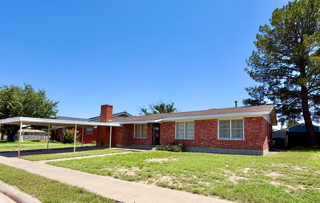 1303 S Houston — photo