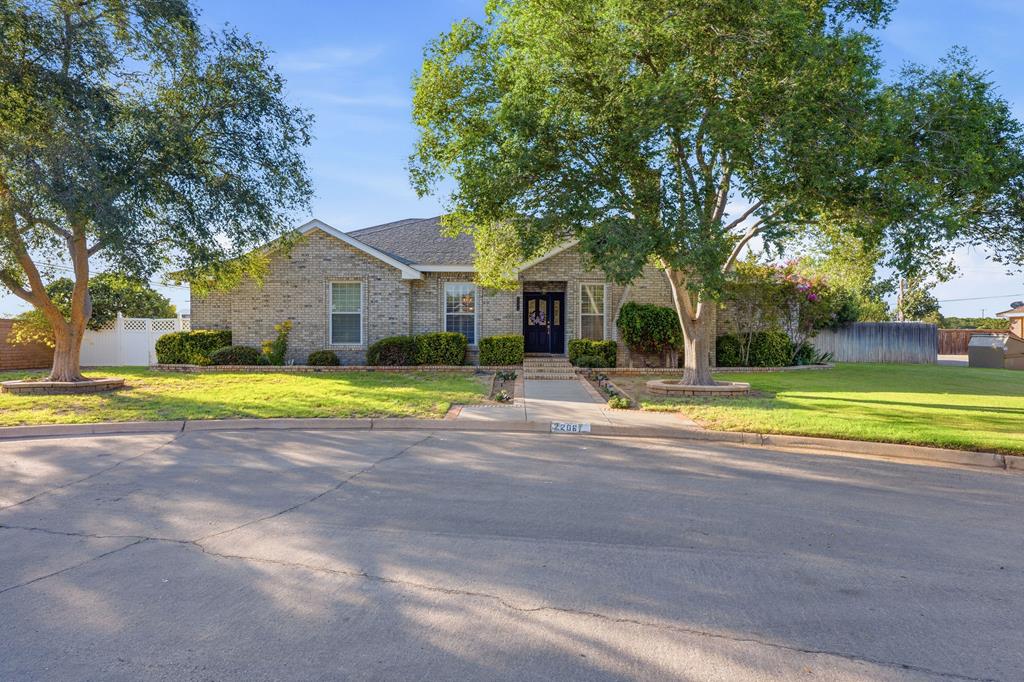 2206 Stratford Court — photo