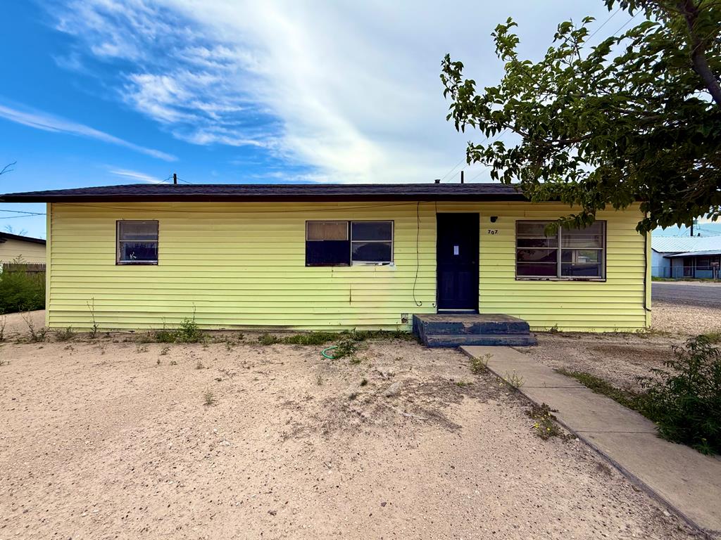 707 W James St — photo