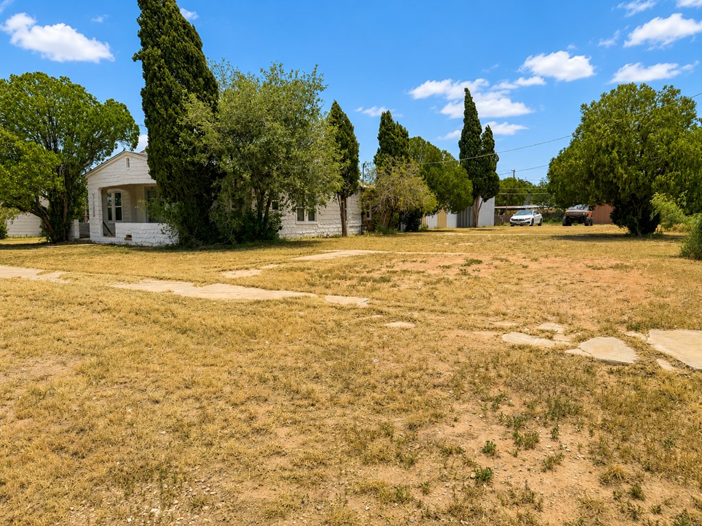 106 E 17th Street, Big Spring, TX 79720 — photo 2