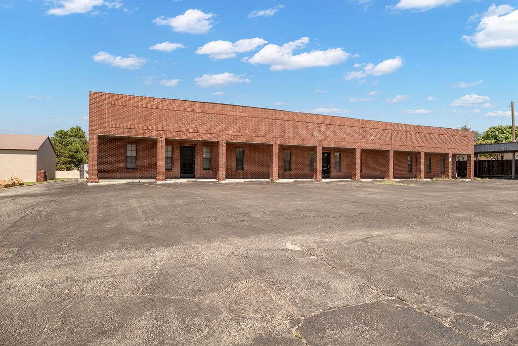 1707 Lancaster, Big Spring, TX 79720 — photo 2