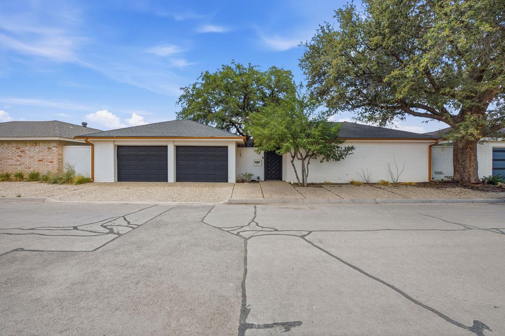 907 Pine Court — photo