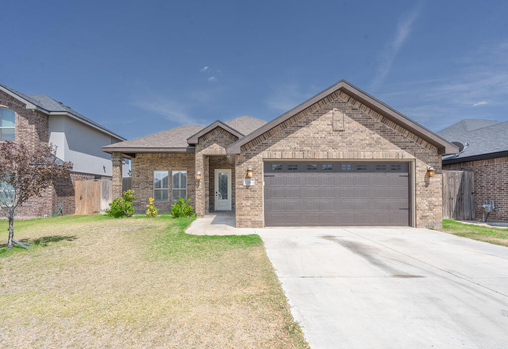 16 Cornwall Dr — photo