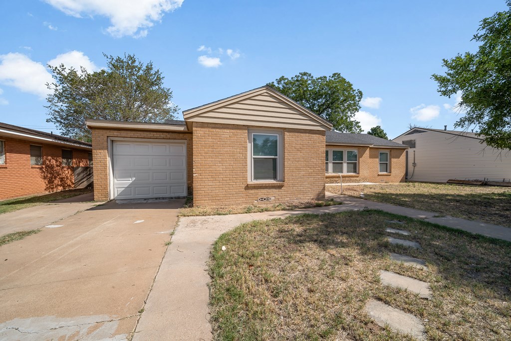 1507 E 11th Place, Big Spring, TX 79720 — photo 2