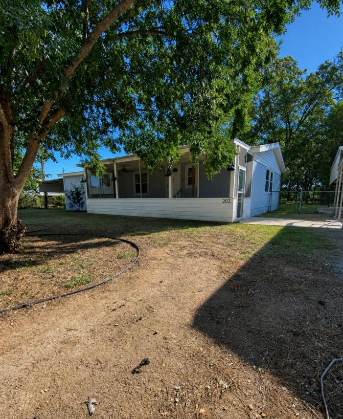202 E Robinson Rd — photo