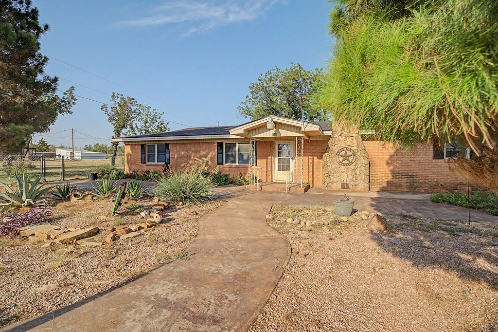 116 W Robinson Road, Big Spring, TX 79720 — photo 2