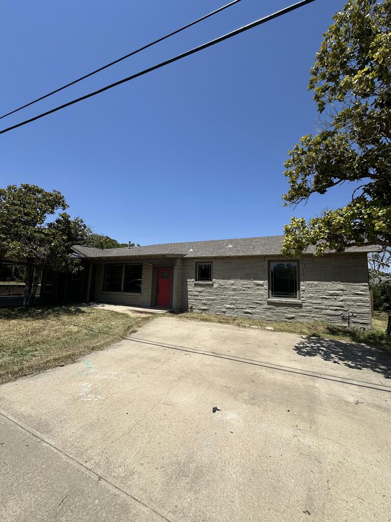 2305 30th St — photo